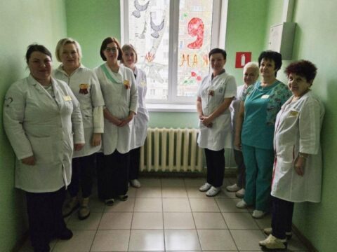 Работники центральной больницы Электростали присоединились к акции «Окна Победы» Новости Электростали 
