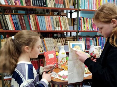 Самые маленькие читатели электростальской библиотеки освоили пасхальный декупаж Новости Электростали 